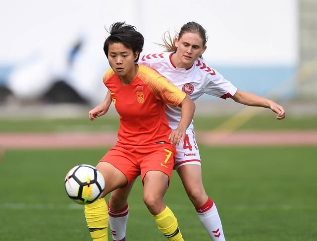 王霜与我们的合约将持续到2026年，她将身披77号球衣为我们的女子一队效力。